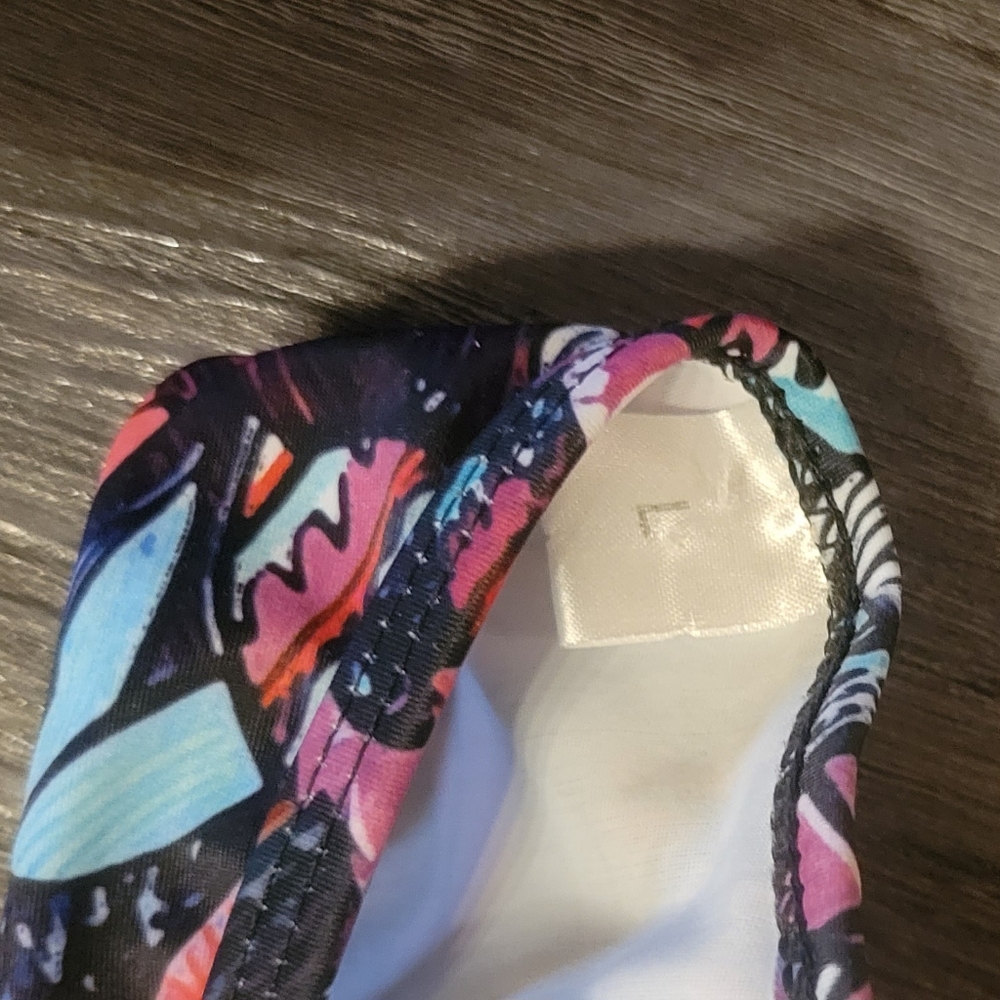 Bikini Set: Size Large - Picture 7 of 7